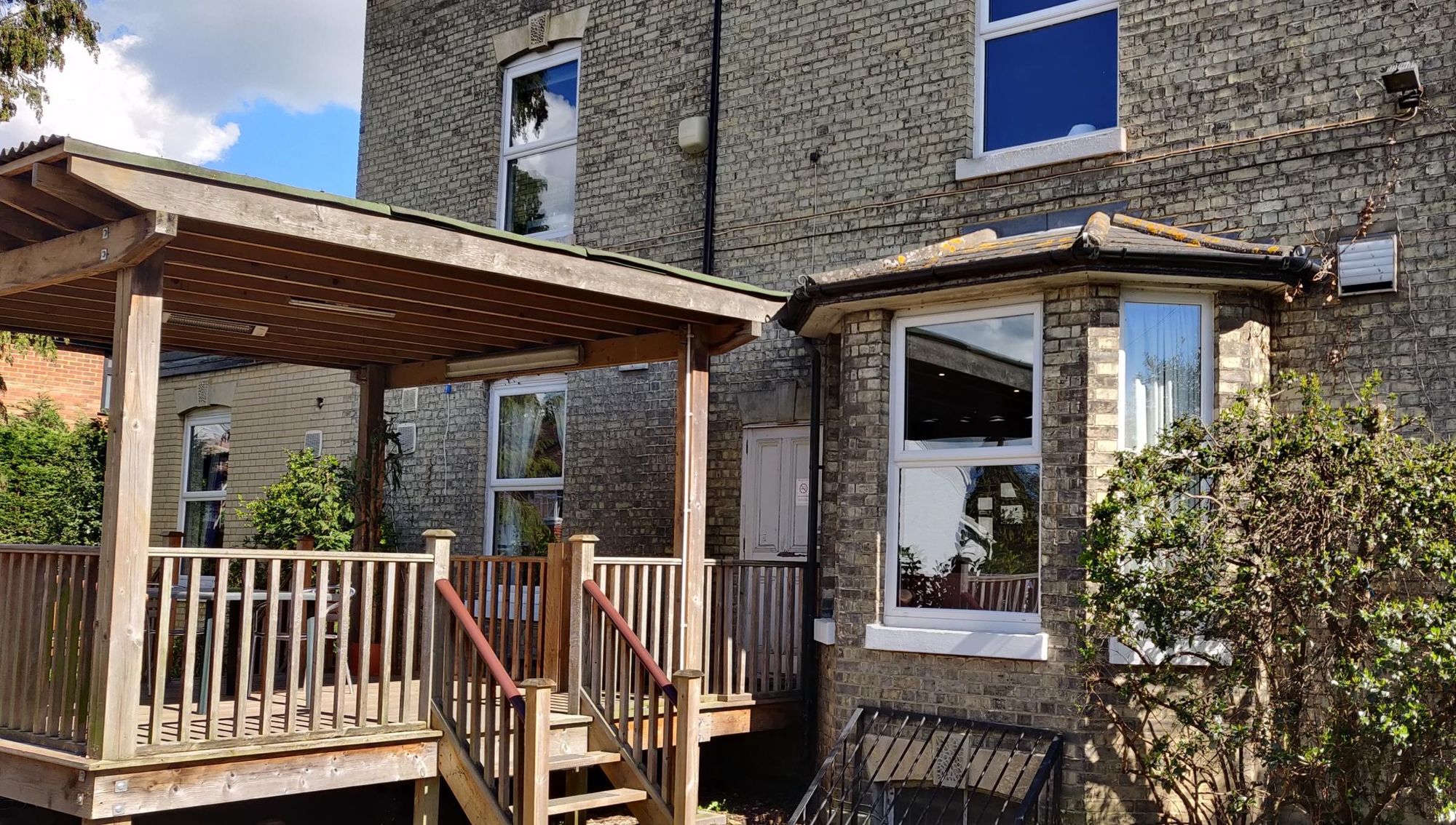 Front view with decking. (Garden). Published on 07-04-2023