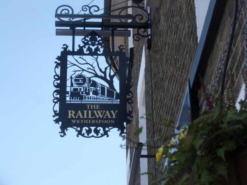 Pub hanging sign. (Sign). Published on 01-10-2019