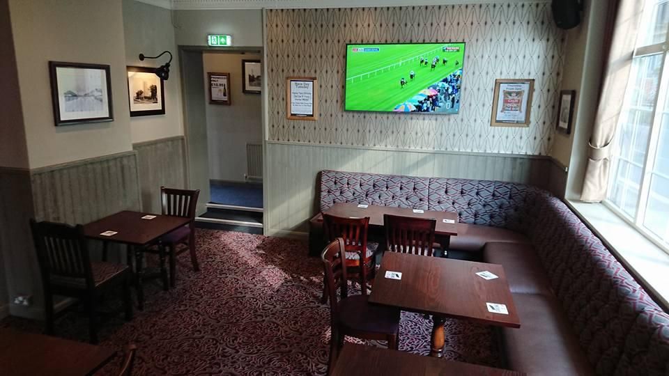 Comfortable seating area. (Bar). Published on 02-09-2017