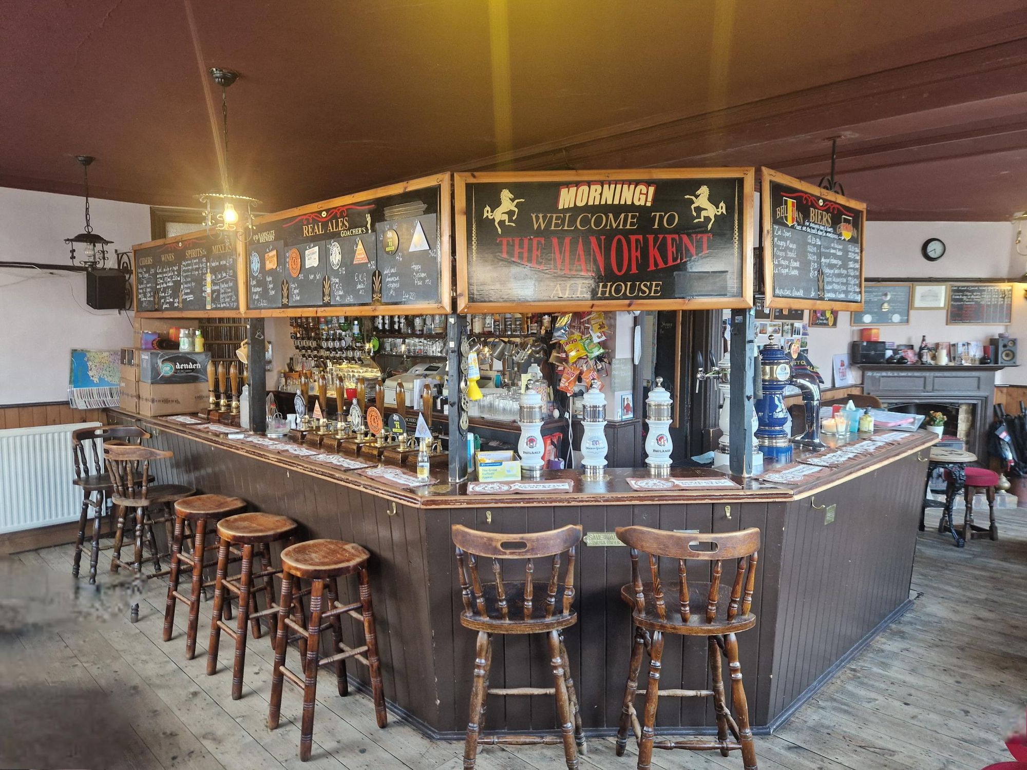 The bar counter. (Pub, Bar). Published on 20-07-2025