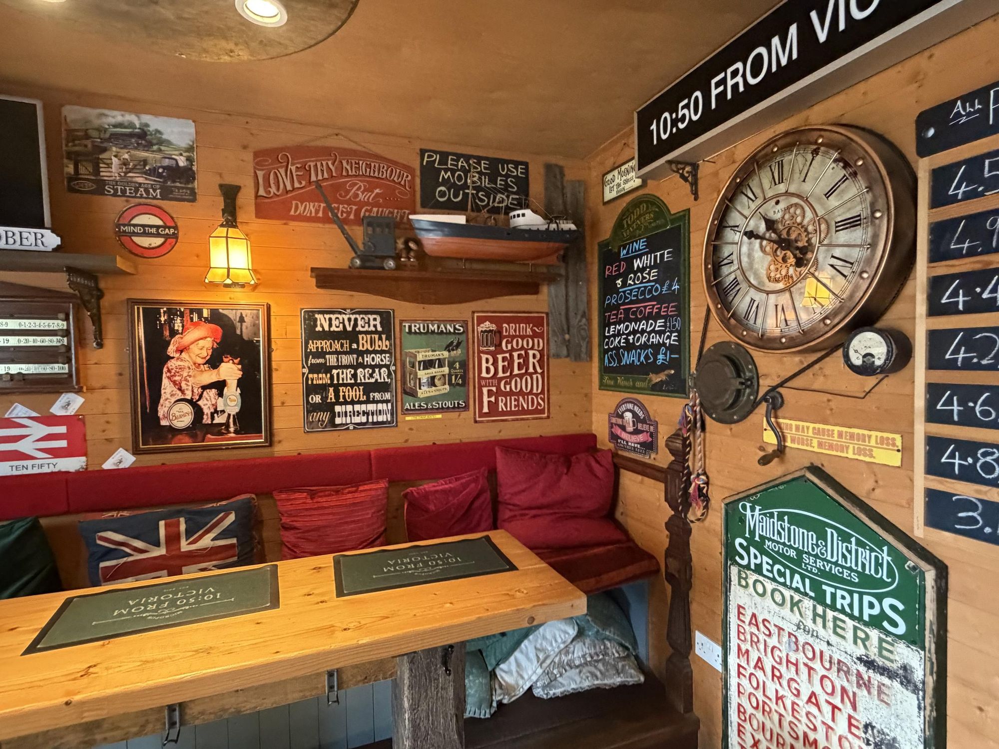 Inside and artefects. (Pub, Bar). Published on 16-05-2026