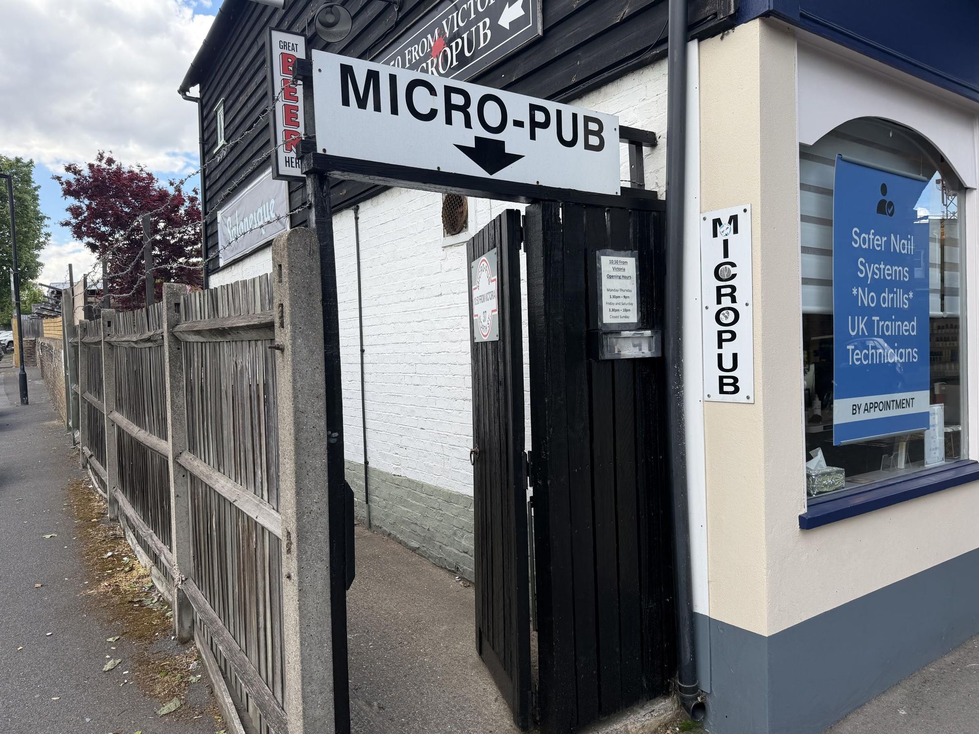 Sign at street entrance gate. (External, Sign). Published on 16-05-2026