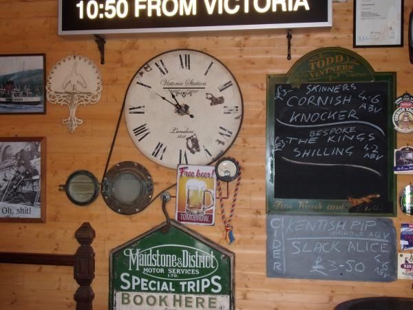 Display paraphernalia. (Bar). Published on 15-03-2015
