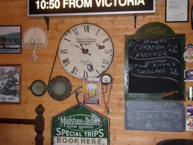 Display paraphernalia. (Bar). Published on 15-03-2015
