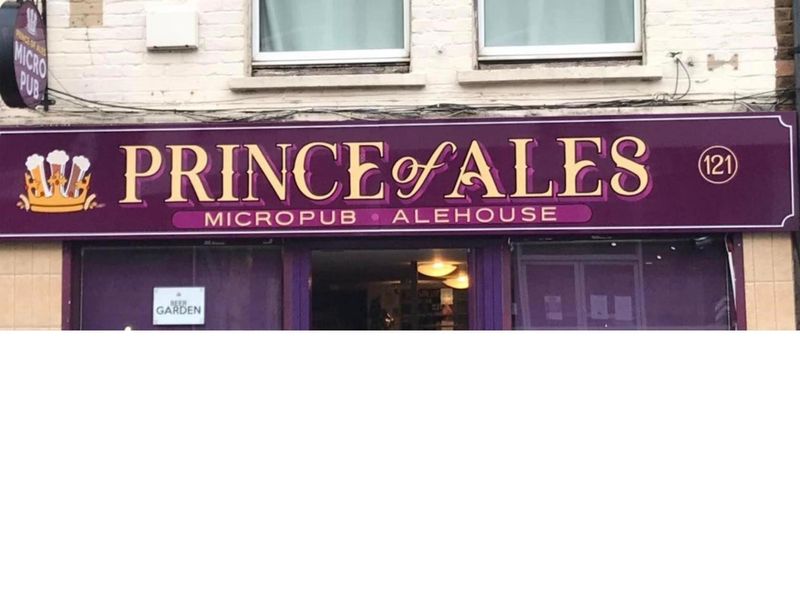 Front fascia sign. (Sign). Published on 22-11-2022