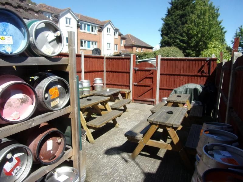 Rear patio yard garden. (Pub, Garden). Published on 24-11-2022