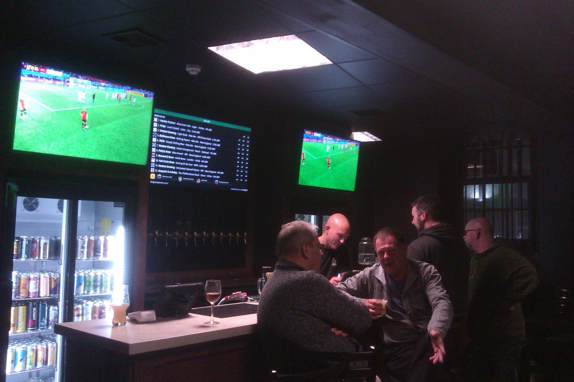 Bar counter with seats occupied. (Bar, Customers). Published on 24-11-2022
