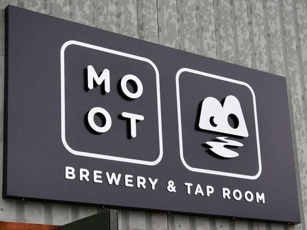 The sign above the door. (Pub, Sign). Published on 25-03-2023