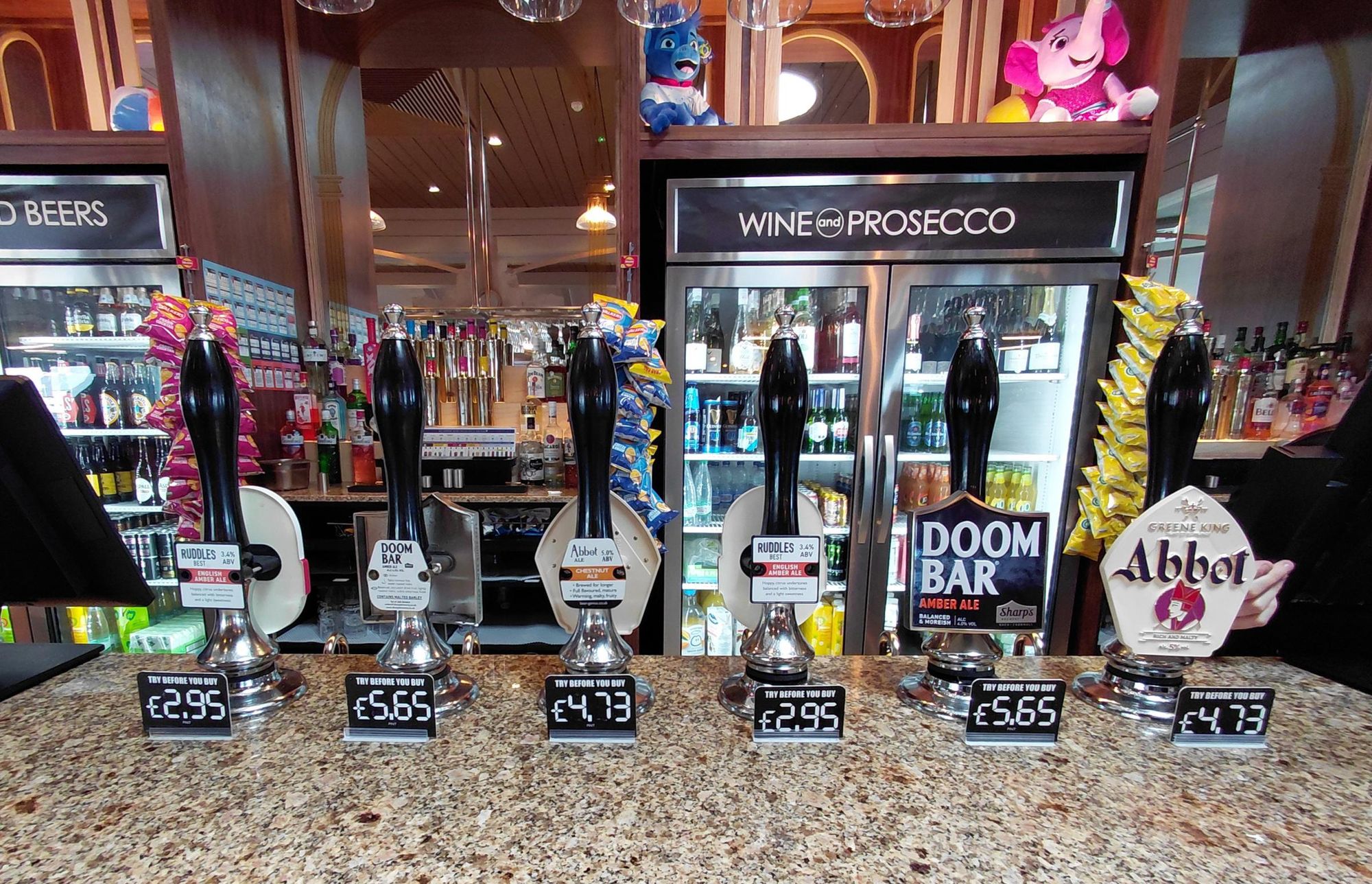 Bar counter and the handpumps. (Pub, Bar). Published on 01-06-2025
