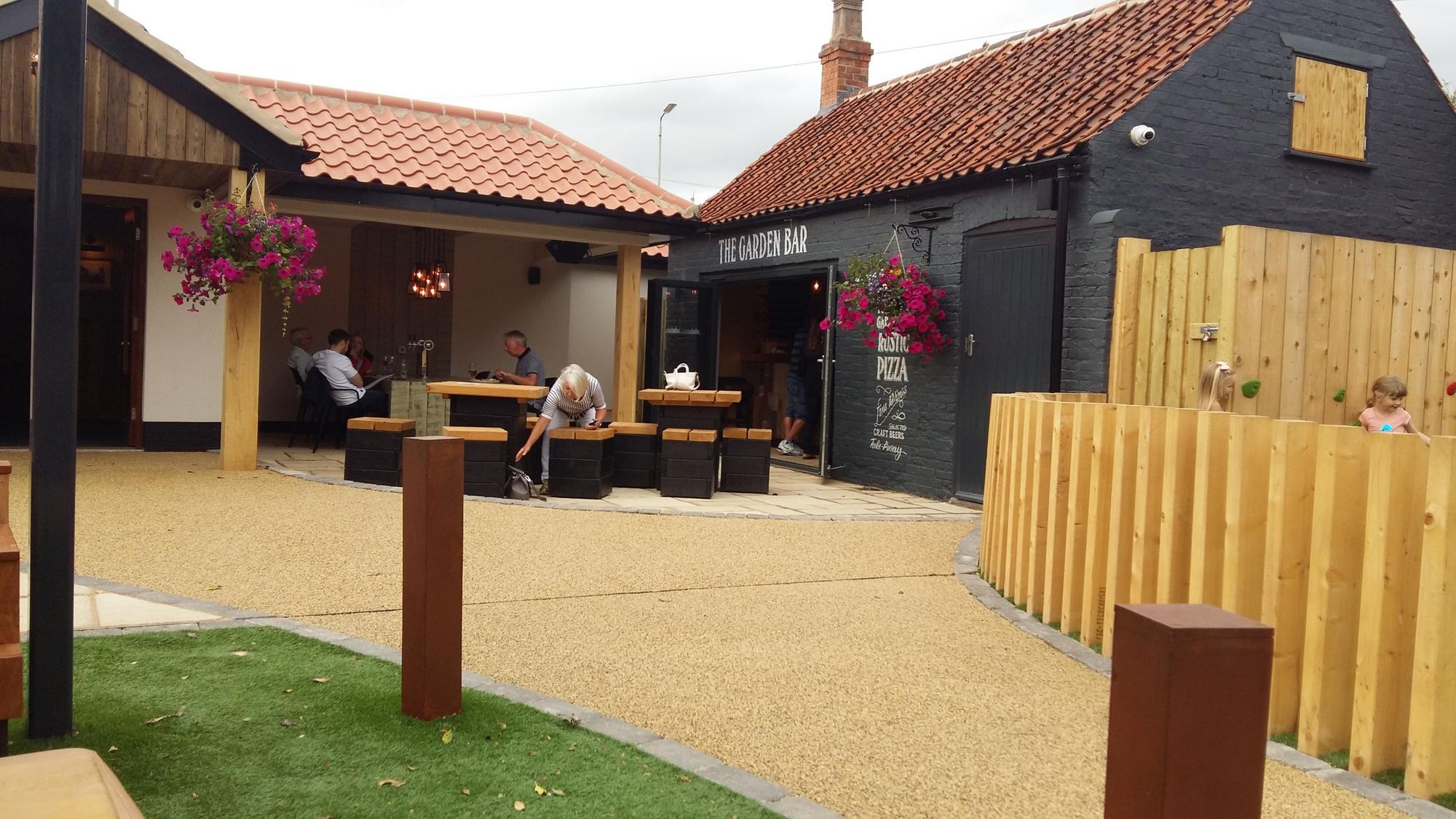 View of the Garden Bar. (Garden). Published on 14-08-2017