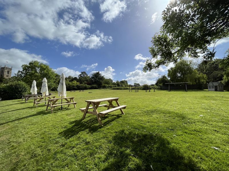 (Pub, External, Garden). Published on 14-06-2022