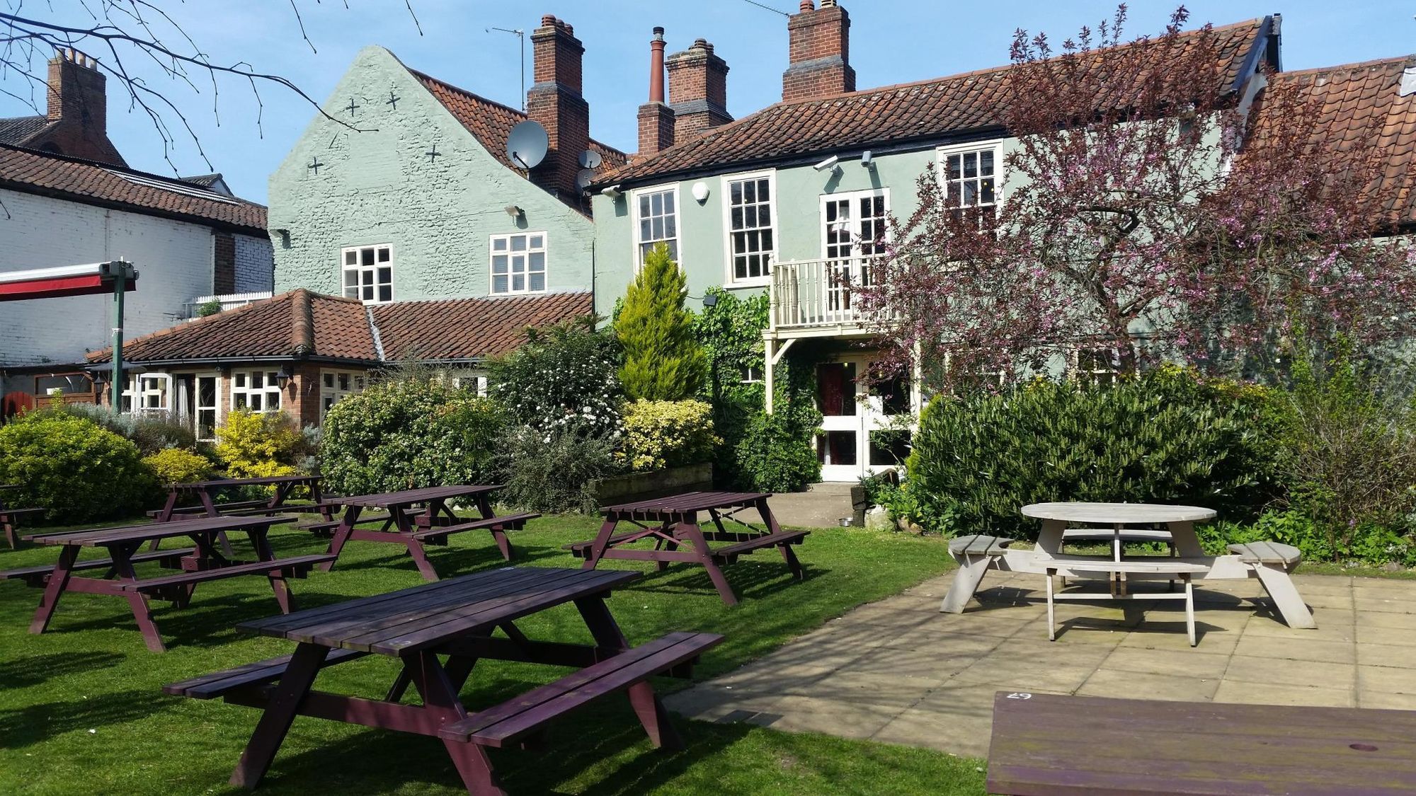 (Pub, External, Garden, Key). Published on 01-03-2017