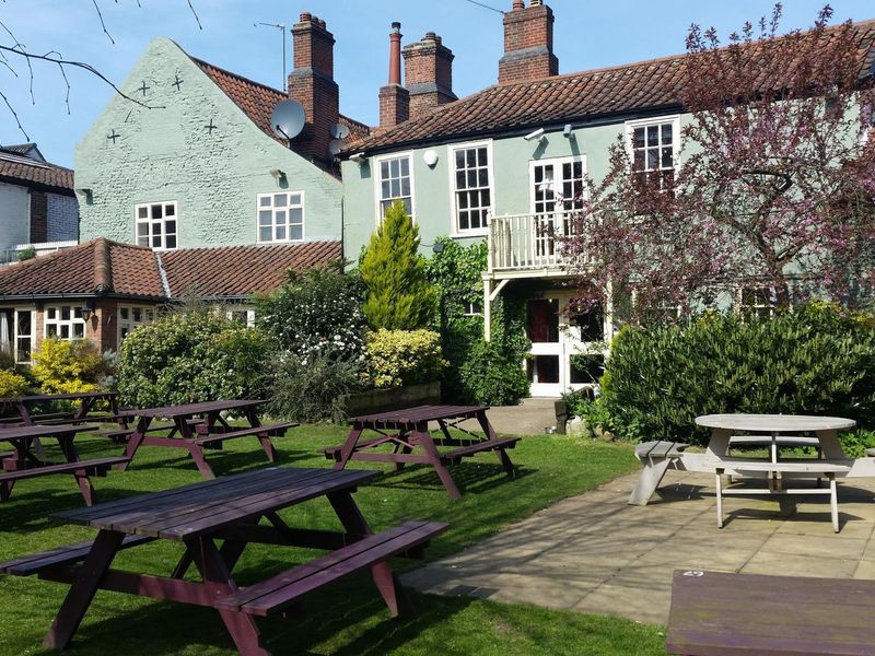 (Pub, External, Garden, Key). Published on 01-03-2017