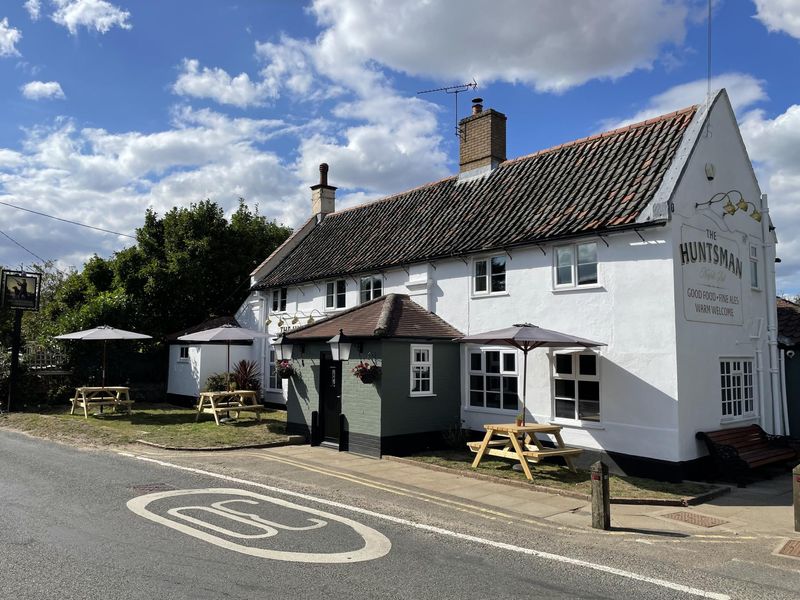 Huntsman at Strumpshaw. (Pub, External, Key). Published on 01-08-2025