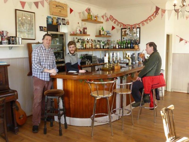 (Pub, Bar). Published on 01-01-1970