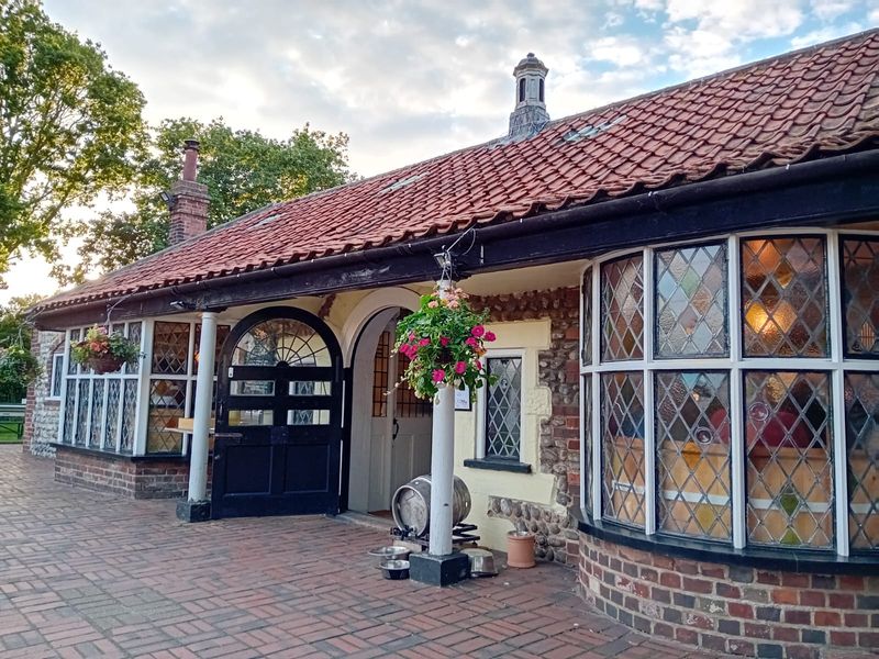 The somewhat eccentric door to the garden. (External, Garden). Published on 28-06-2024 