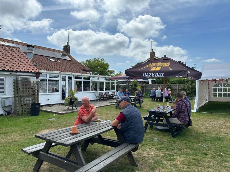 White Horse at Upton. (Pub, External). Published on 01-05-2025 