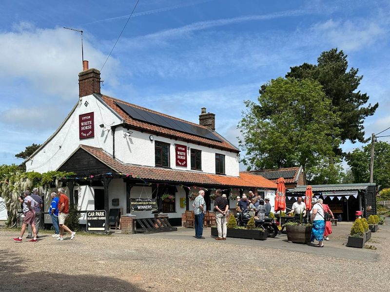 White Horse at Upton. (Pub, External, Key). Published on 01-05-2025