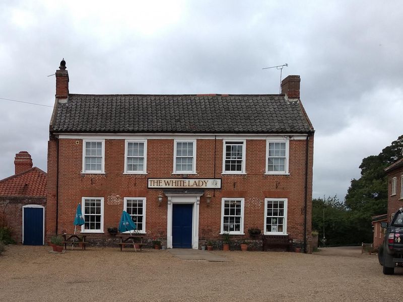 White Lady at Worstead. (Pub, External, Key). Published on 01-08-2018