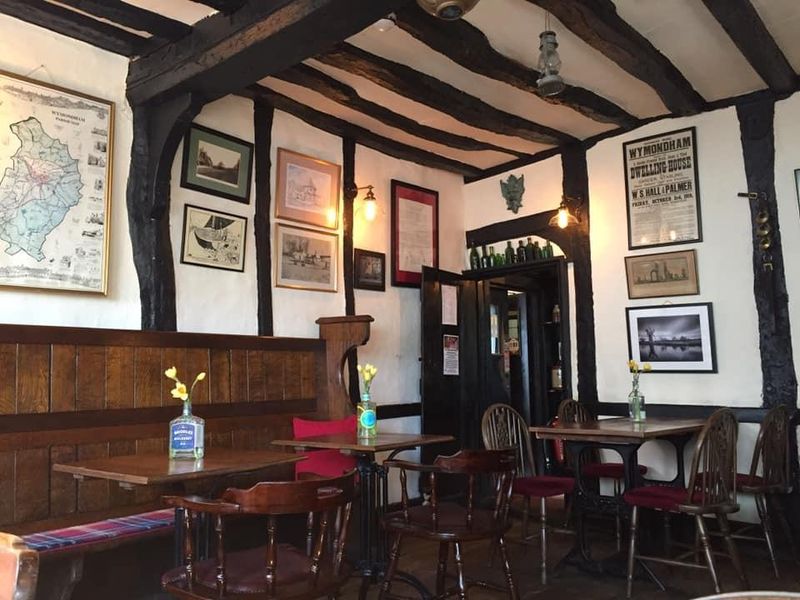 (Pub, Bar). Published on 01-01-1970