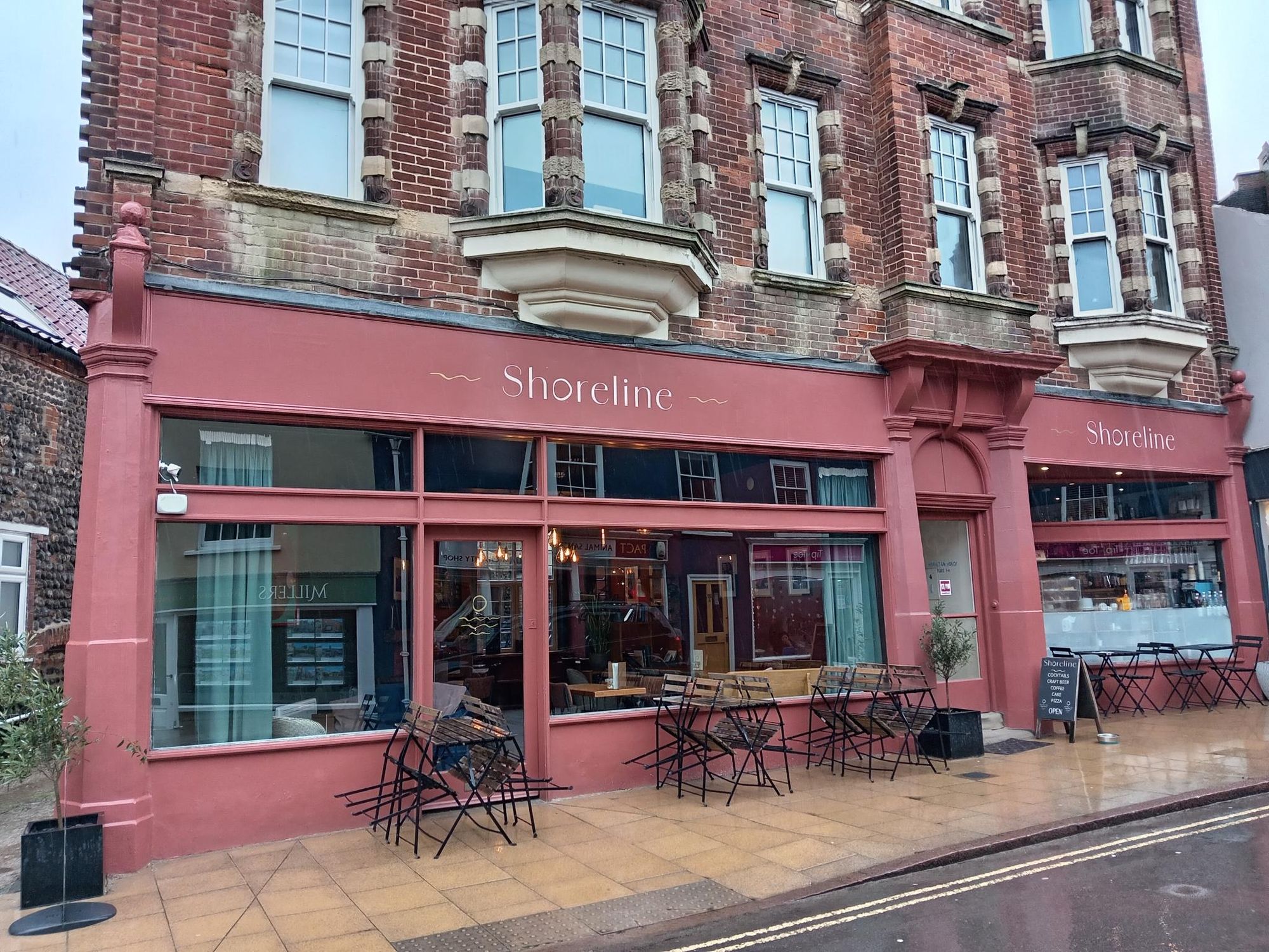 Shoreline at Cromer. (Pub, External). Published on 01-02-2026