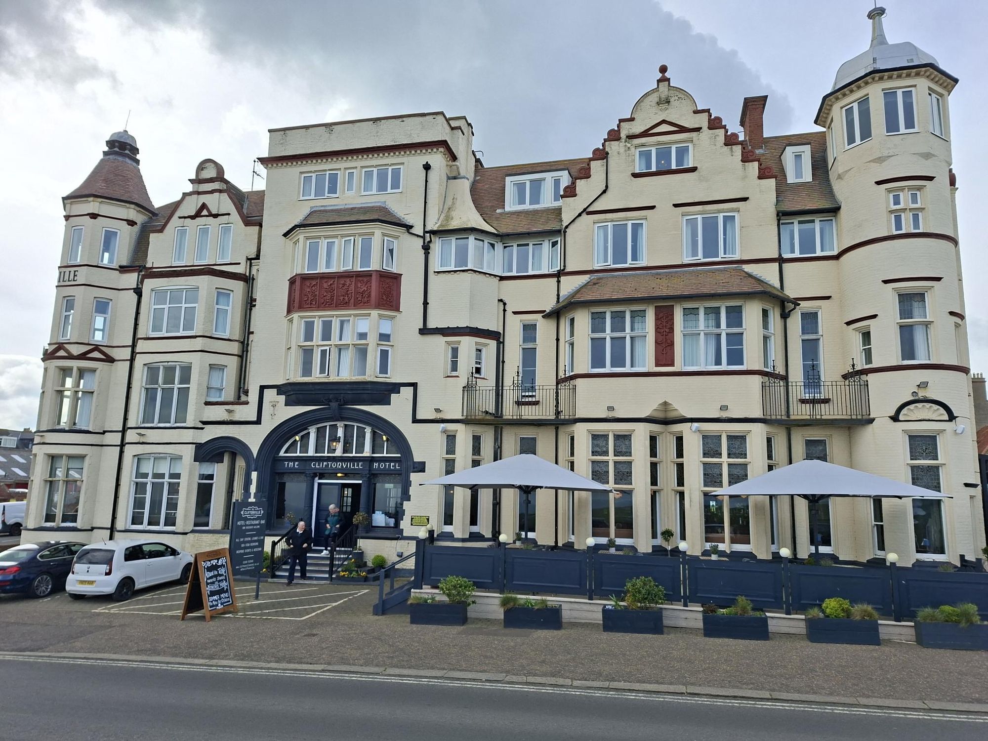Cliftonville Hotel at Cromer. (Pub, External). Published on 01-05-2026
