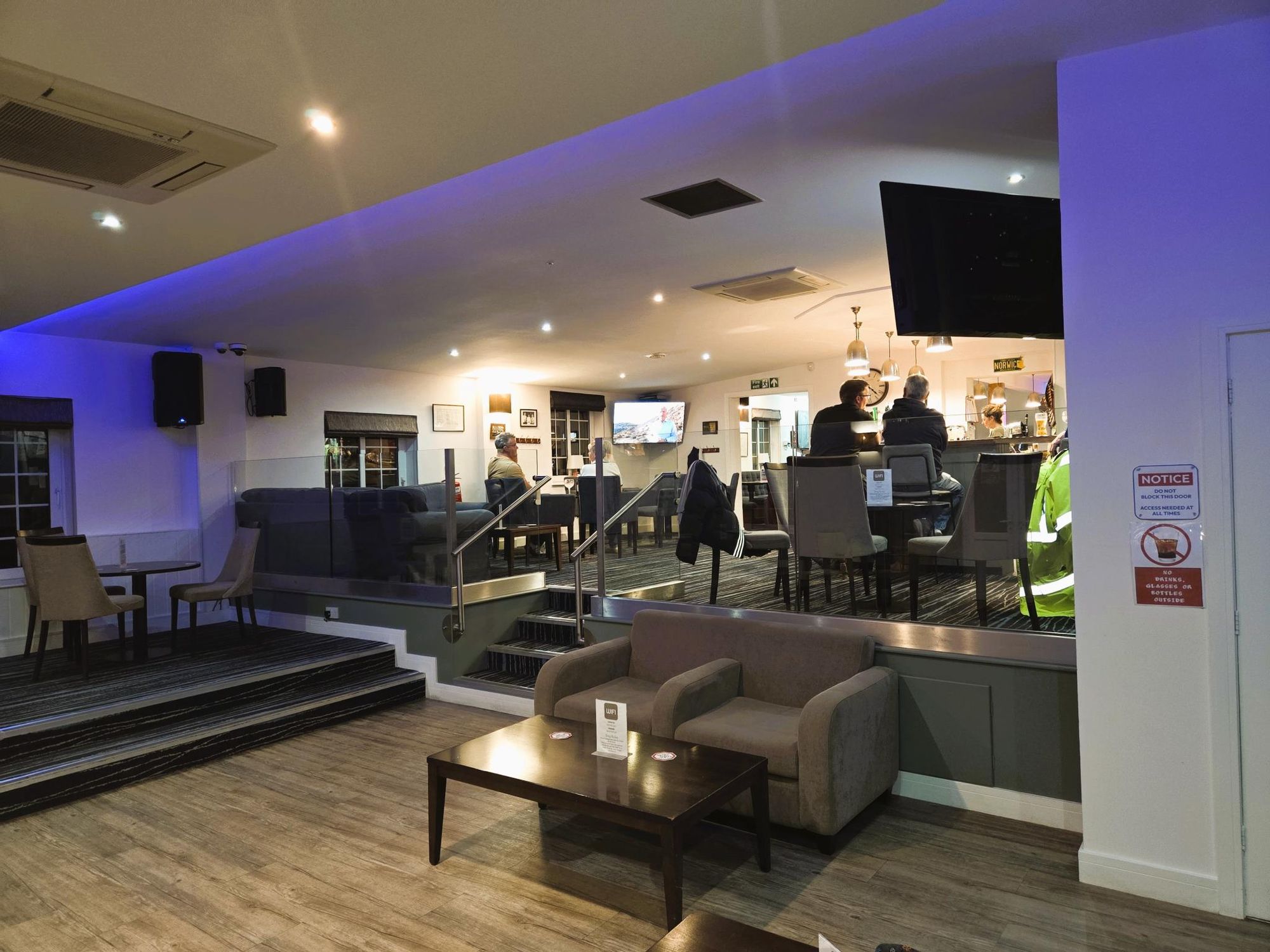 Bar. (Bar). Published on 01-10-2025