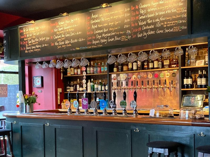 Bar and handpumps. (Bar). Published on 01-02-2024 