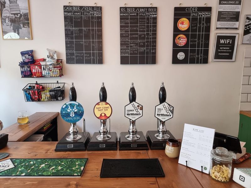 Handpumps. (Bar). Published on 01-04-2024 
