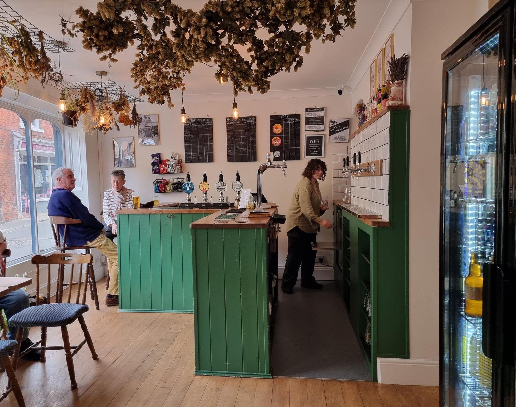 Bar. (Bar). Published on 01-04-2024