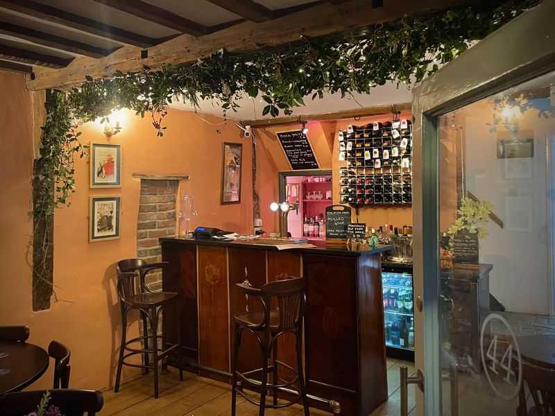 Bar. (Bar). Published on 01-12-2025 