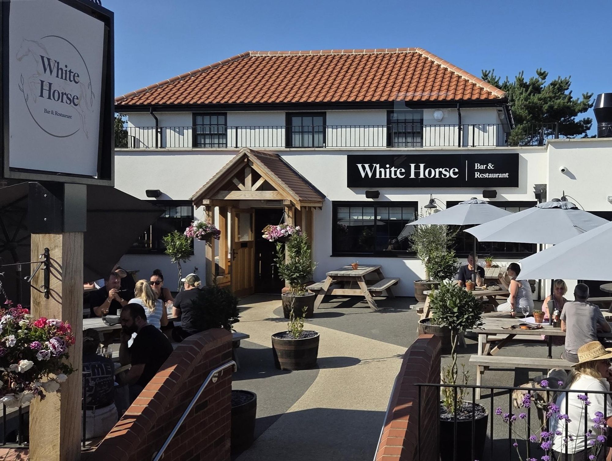 White Horse Inn at East Runton. (Pub, External, Key). Published on 01-08-2025