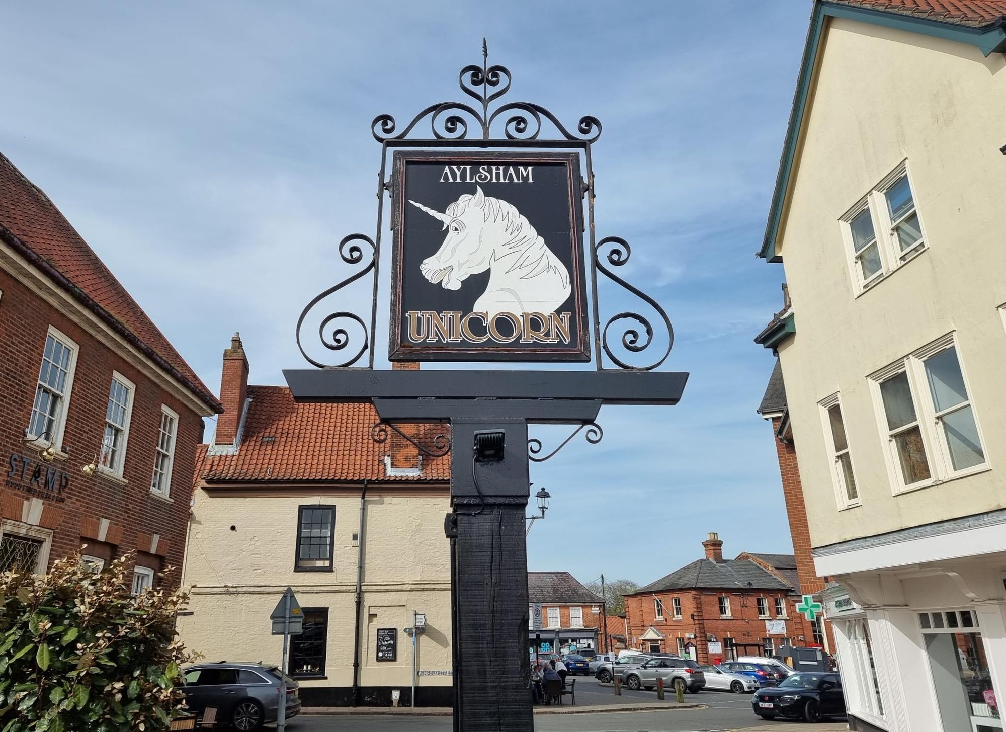 Sign and marketplace. (Sign). Published on 01-04-2024