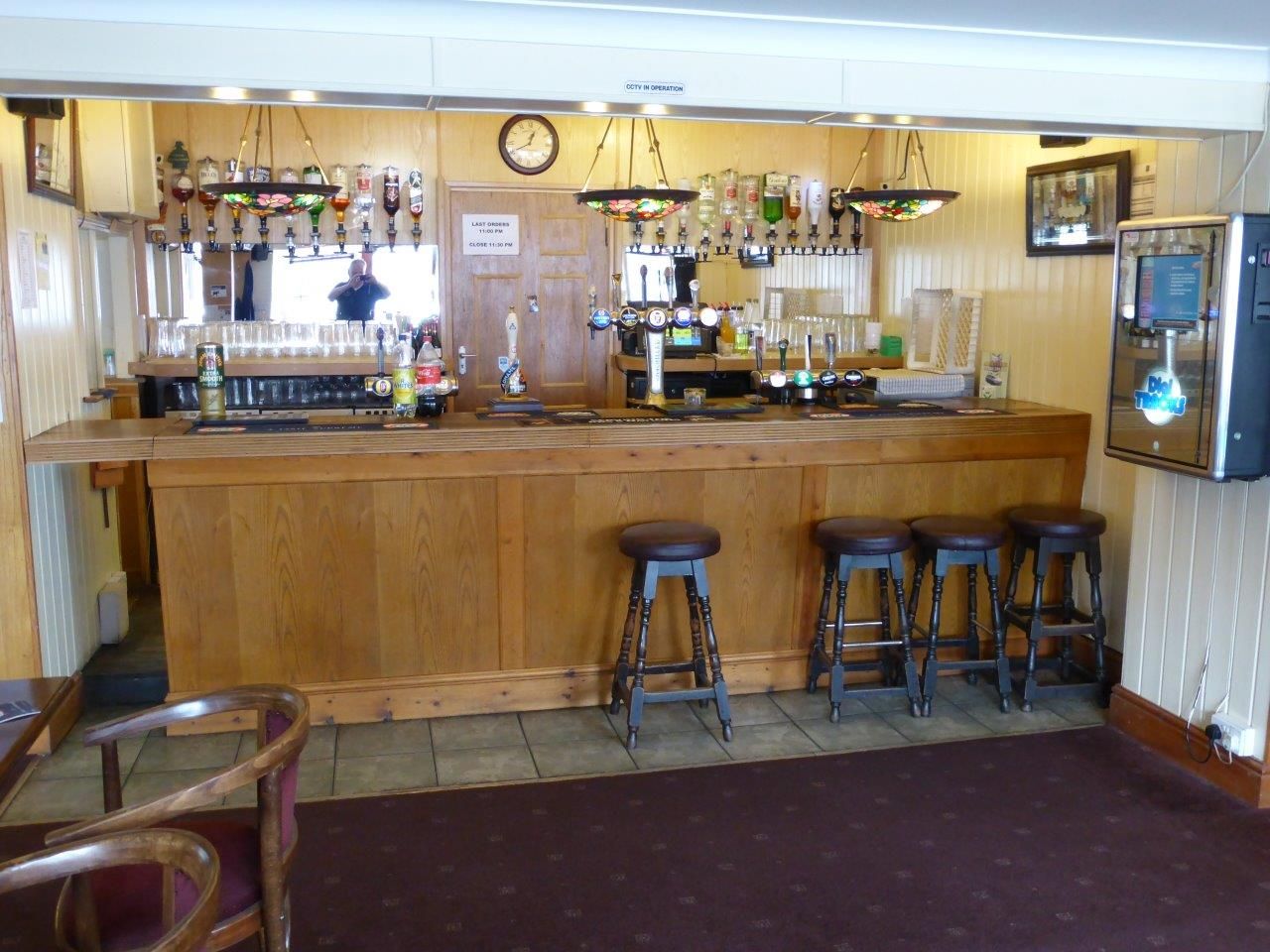 (Pub, Bar). Published on 09-05-2014