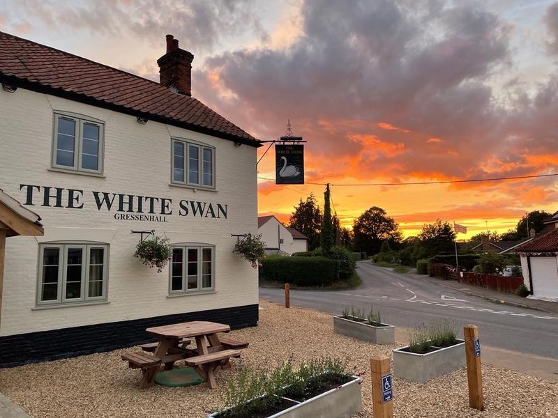 White Swan at Gressenhall. (Pub, External, Key). Published on 01-12-2022