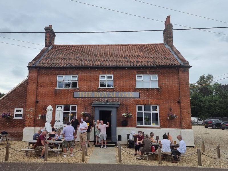 Royal Oak at Bintree. (Pub, External, Key). Published on 01-06-2025