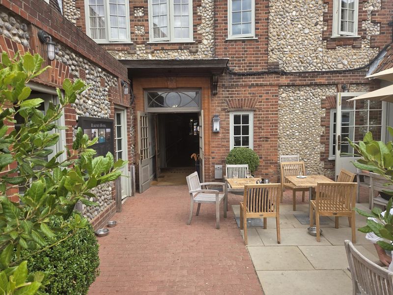 Entrance and patio. (External, Garden). Published on 01-07-2026