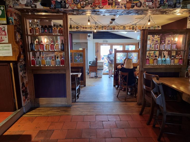 Lower main bar. (Bar). Published on 01-09-2023 