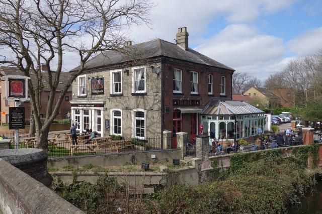 Red Lion (Bishopgate), Norwich in 2015. (Pub, Brewery, External). Published on 01-04-2015