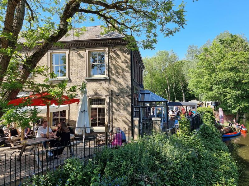 Red Lion (Bishopgate), Norwich. (Pub, External, Garden). Published on 01-05-2024 