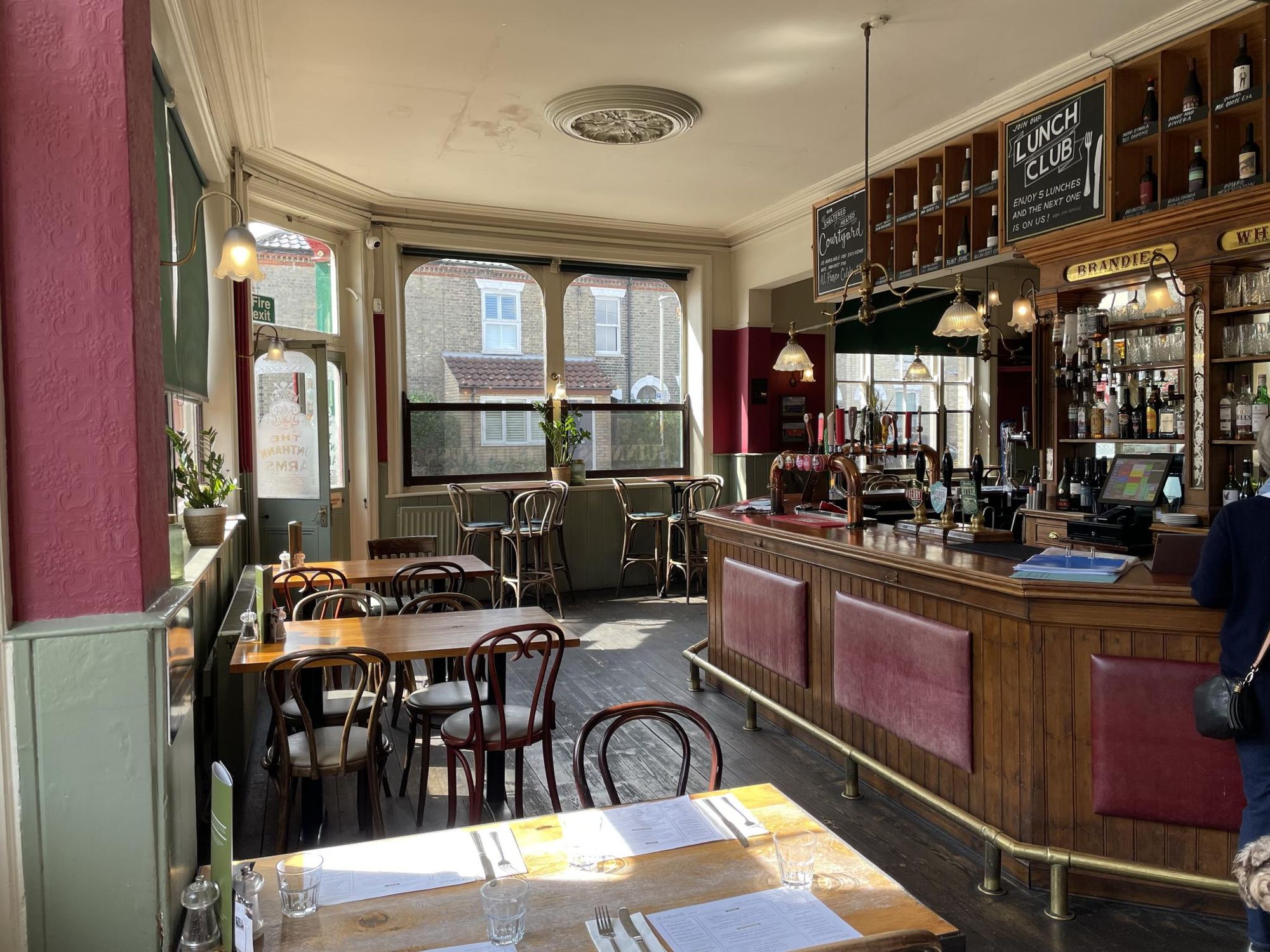 Main bar. (Bar). Published on 01-04-2025