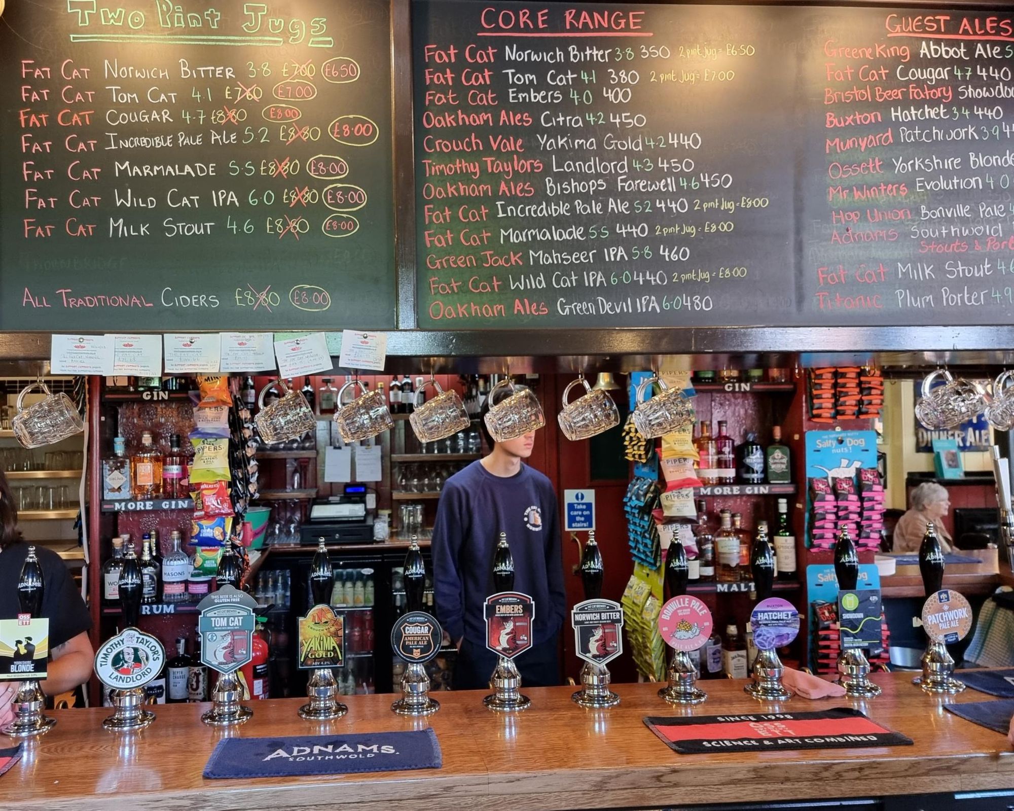 Handpumps, main bar. (Bar). Published on 01-05-2024