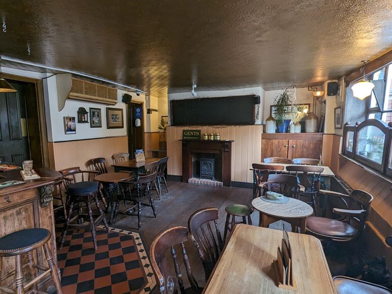 Main bar right. (Bar). Published on 01-08-2023 