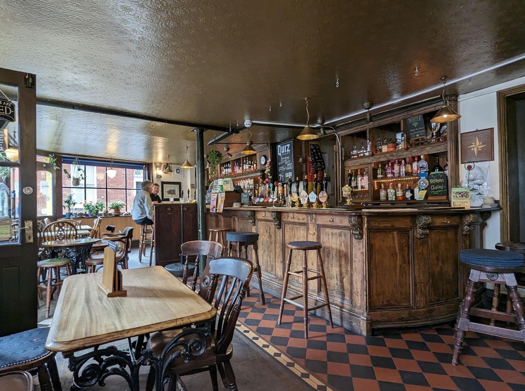 Main bar left. (Bar). Published on 01-08-2023