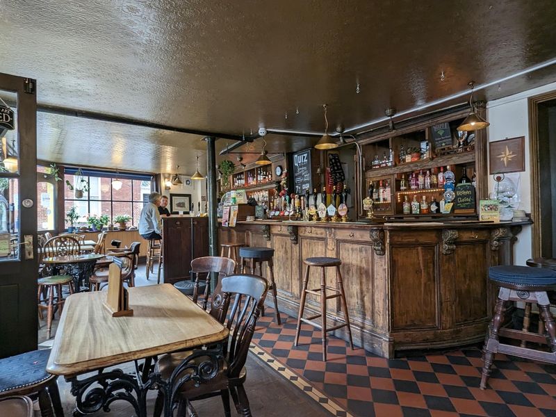 Main bar left. (Bar). Published on 01-08-2023 