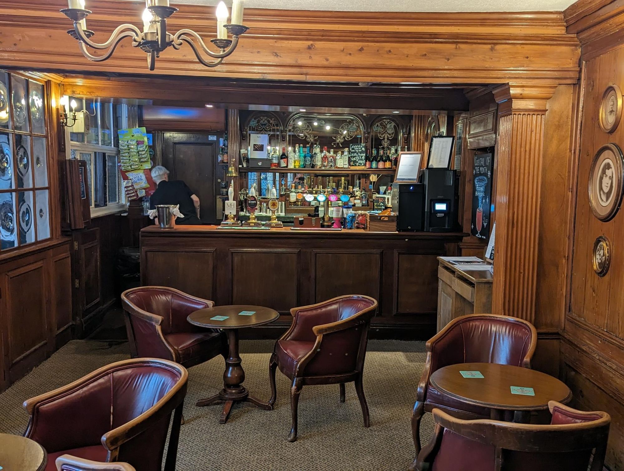 Bar. (Bar). Published on 01-08-2023