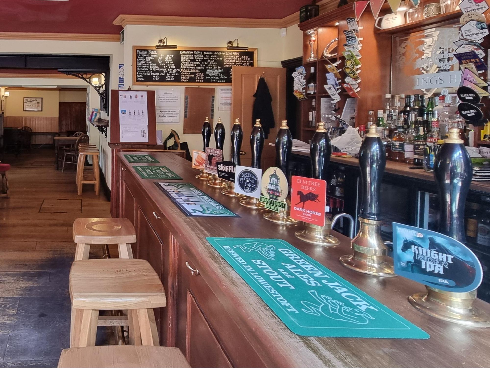 Rear bar pumps. (Bar). Published on 01-05-2025