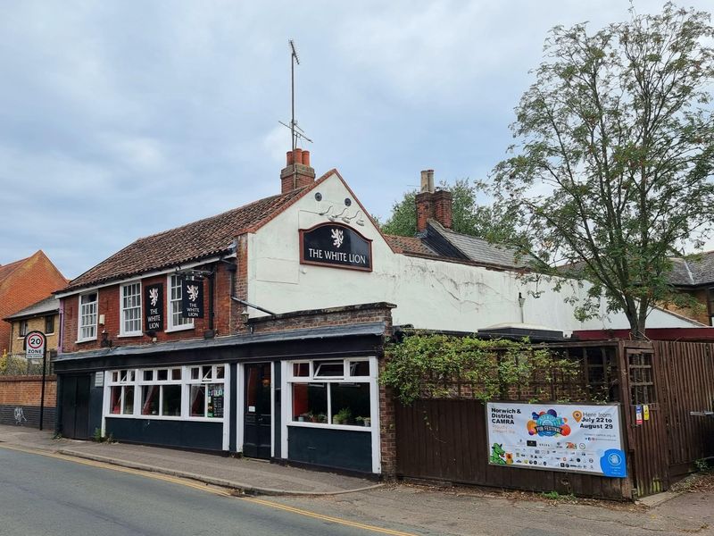 White Lion, Oak St, Norwich. (Pub, External, Key). Published on 01-07-2022
