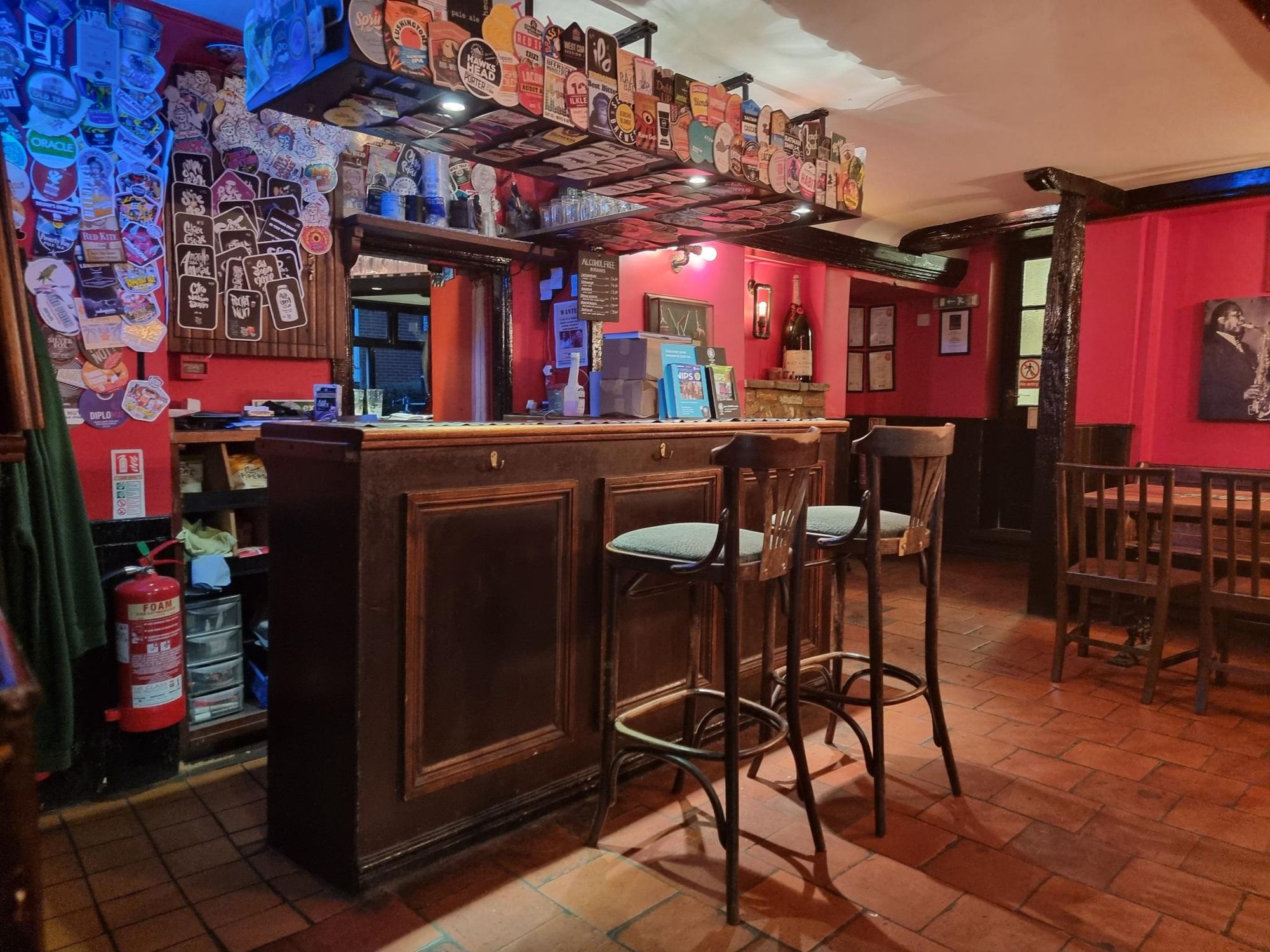Middle bar. (Bar). Published on 01-06-2025