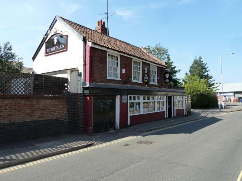 White Lion, Oak St, Norwich. (Pub, Brewery, External). Published on 01-01-1970